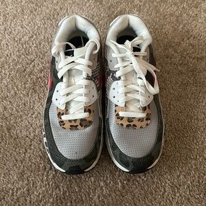 Nike Air Max 90 Size 7 Youth- fit 8.5 women’s
